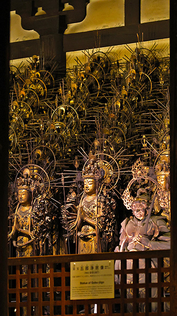 三十三間堂夜間拝観ライトアップ