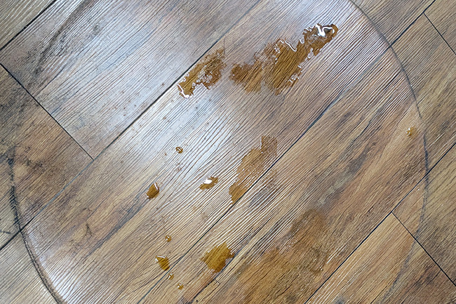 椅子からのオイル漏れ