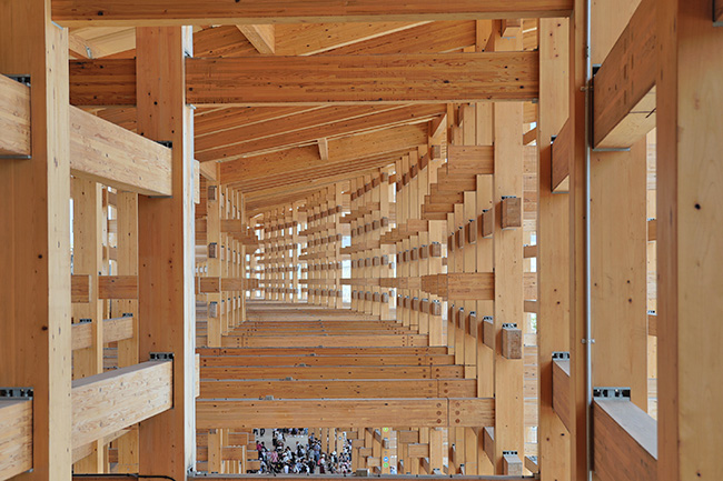 大屋根リング木造建築の構造美